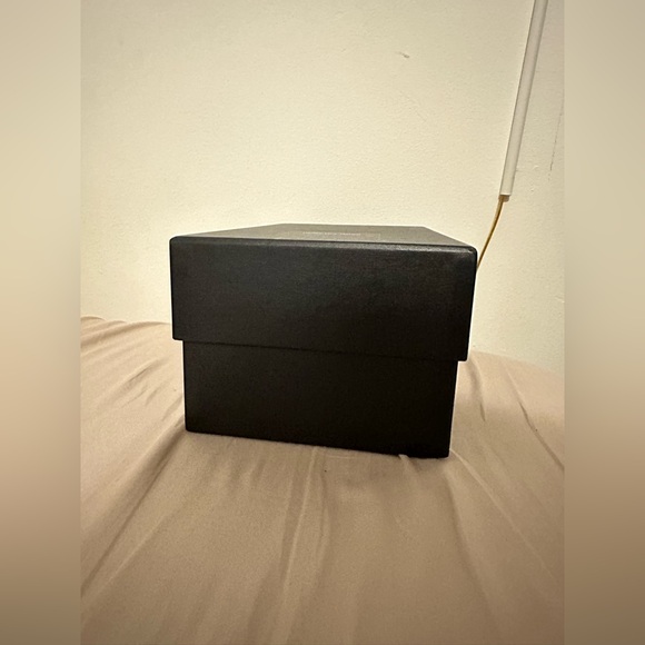 Saint Laurent Box L 12 1/2' W 7' H 5' - Picture 4 of 5